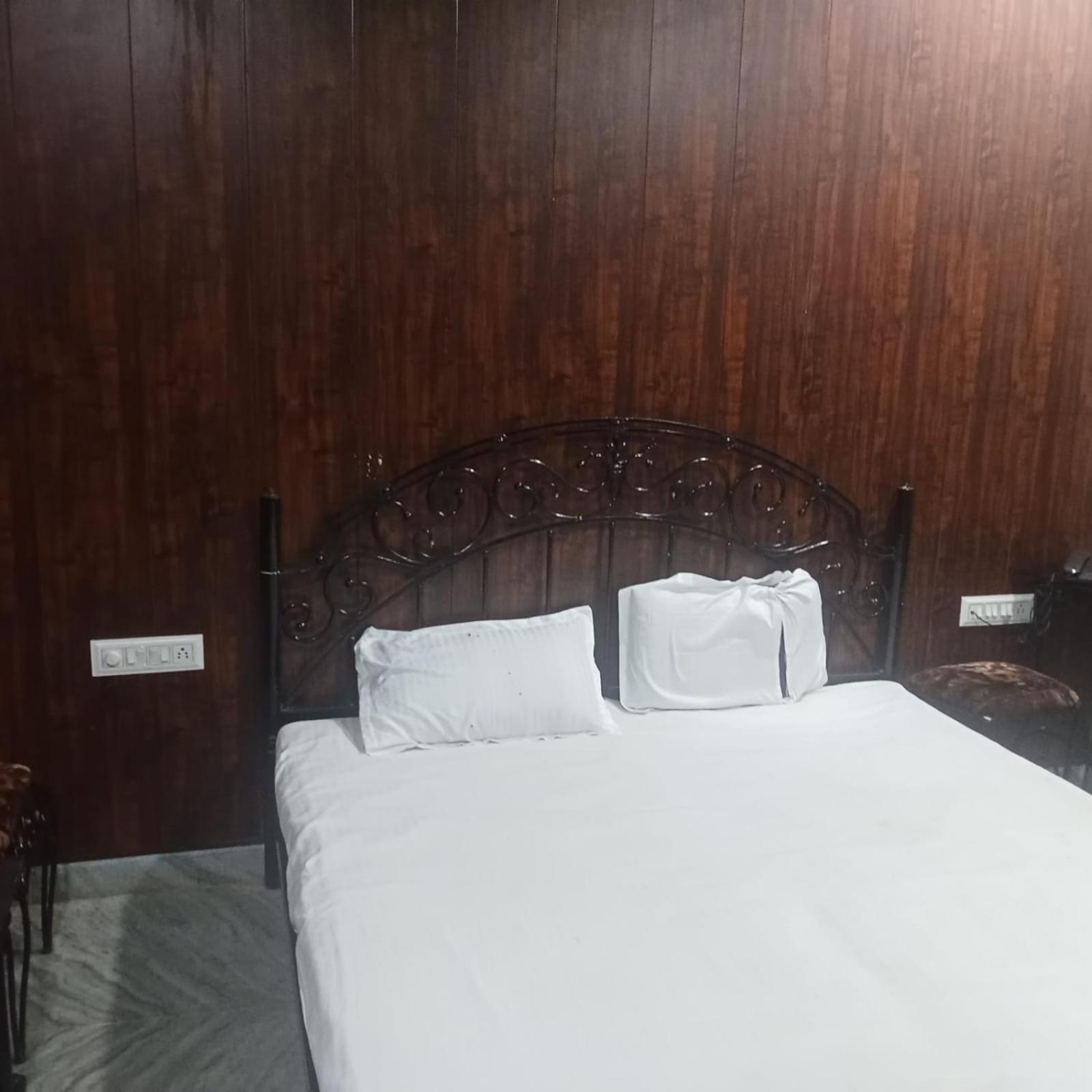 Hotel Deep Valley Mount Abu Exterior photo